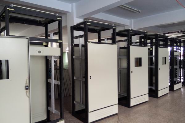 兴宾控制柜-3683厂家控制柜检修需要注意的